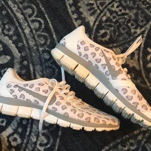 White/gray leopard print Nikes